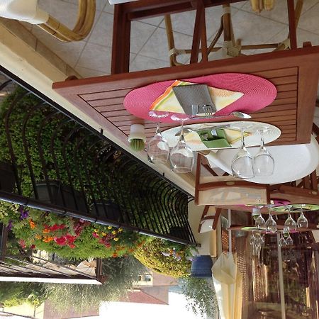 ניונס Hotel Restaurant Les Oliviers מראה חיצוני תמונה