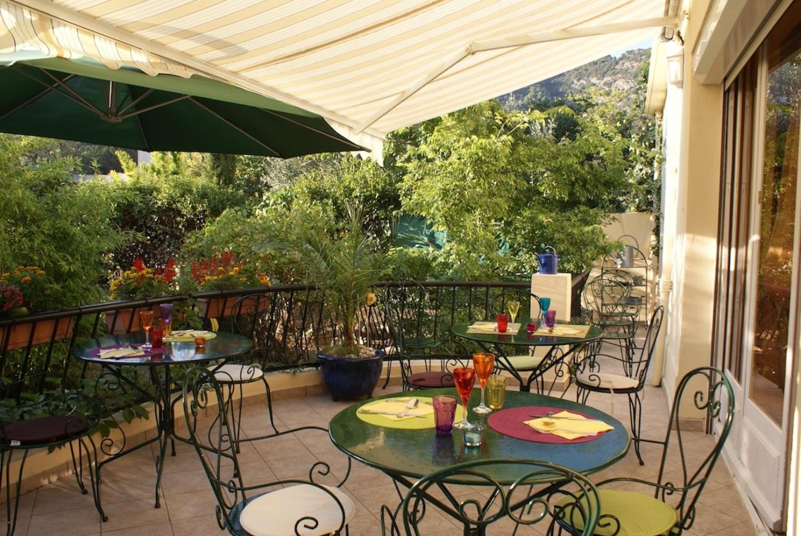 ניונס Hotel Restaurant Les Oliviers מראה חיצוני תמונה
