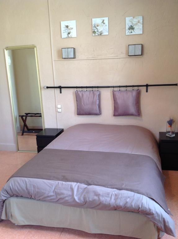 ניונס Hotel Restaurant Les Oliviers חדר תמונה