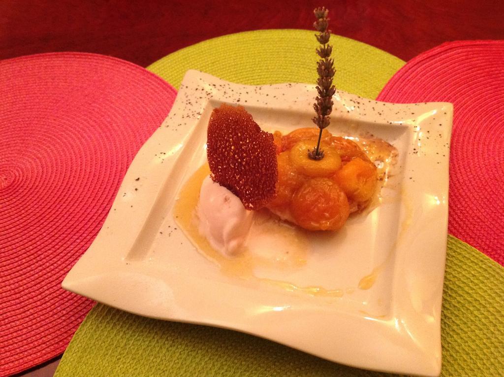 ניונס Hotel Restaurant Les Oliviers מראה חיצוני תמונה