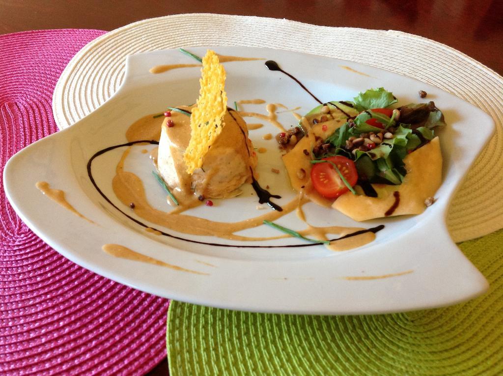 ניונס Hotel Restaurant Les Oliviers מראה חיצוני תמונה