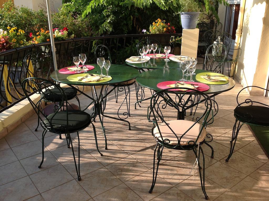 ניונס Hotel Restaurant Les Oliviers מראה חיצוני תמונה