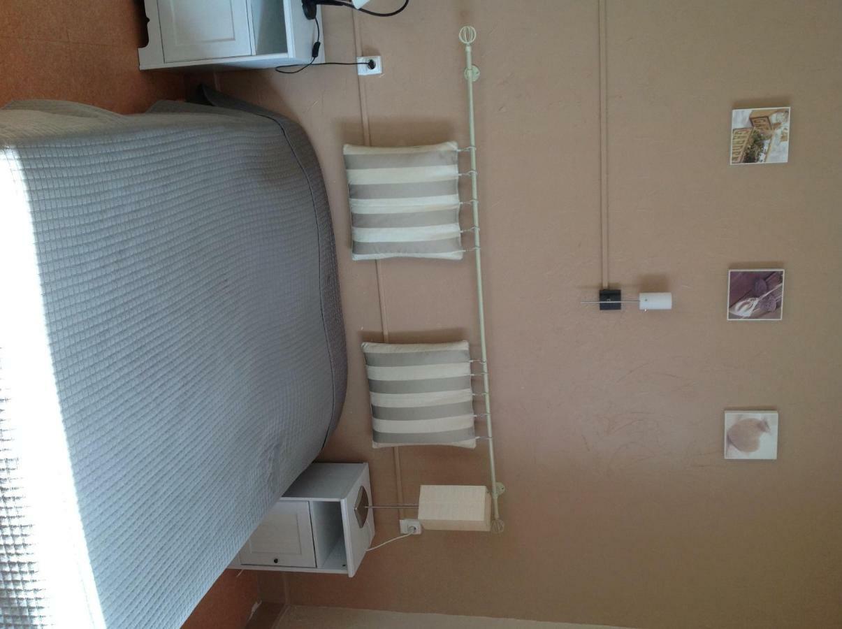 ניונס Hotel Restaurant Les Oliviers מראה חיצוני תמונה